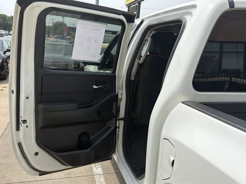 Used 2022 Nissan Frontier SV AWD/4WD image 31