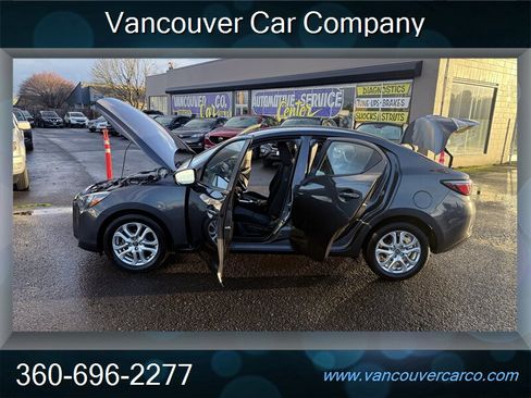 Used 2018 Toyota Yaris iA image 11