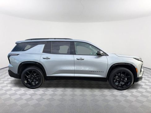 Used 2025 Chevrolet Traverse RS FWD image 4