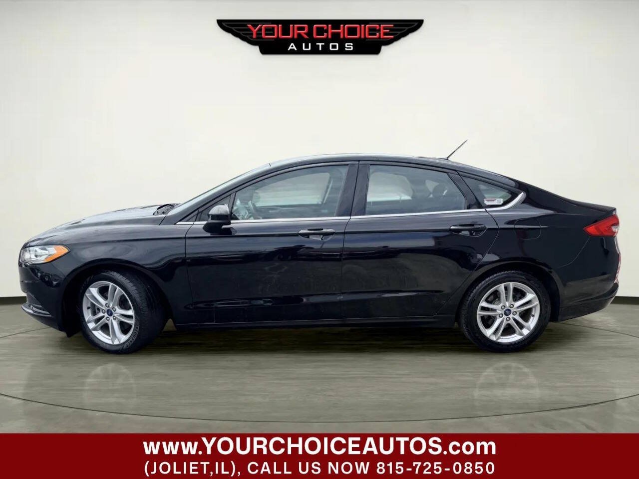 Used 2018 Ford Fusion SE w/ Fusion SE Technology Package FWD image 2