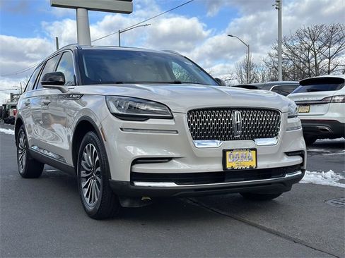 Certified 2023 Lincoln Aviator Standard w/ Premium Package image 48