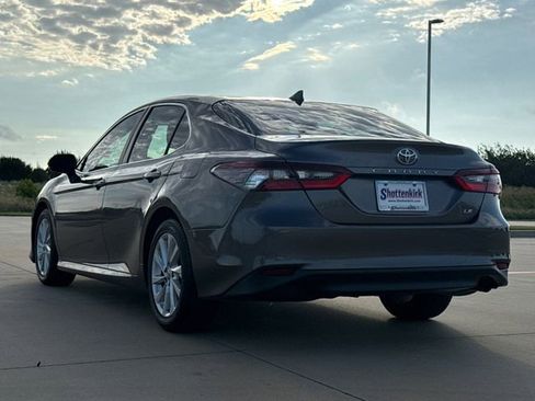 Used 2021 Toyota Camry LE FWD image 6