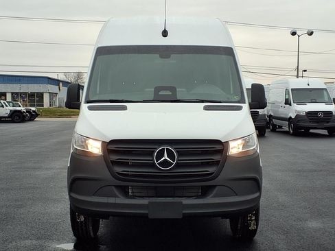Used 2025 Mercedes-Benz Sprinter 2500 image 4