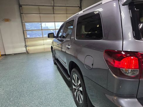 Used 2018 Toyota Sequoia Limited w/ Safety & Convenience Package AWD/4WD image 10