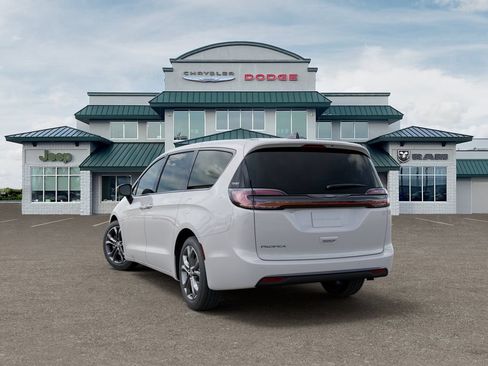 New 2026 Chrysler Pacifica Select FWD image 3