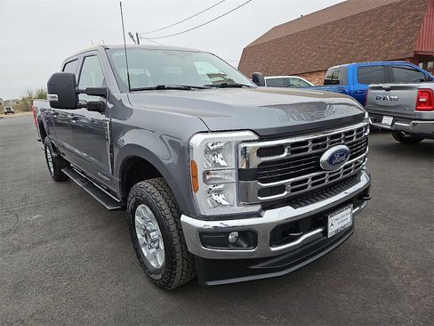 Used 2024 Ford F250 XLT w/ FX4 Off-Road Package image 11