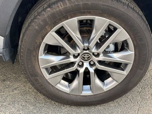 Used 2023 Toyota RAV4 XLE Premium image 19