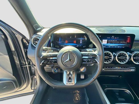 Used 2025 Mercedes-Benz GLB 35 AMG 4MATIC image 38