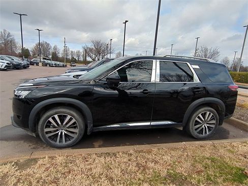Used 2023 Nissan Pathfinder Platinum w/ Cargo Package image 2