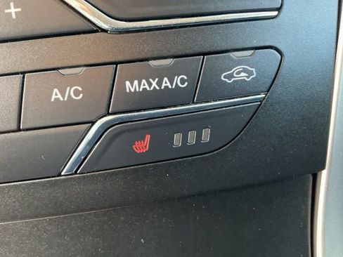 Used 2020 Ford Edge SEL image 22