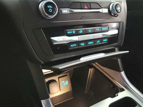 Used 2020 Ford Explorer XLT w/ Equipment Group 202A image 31