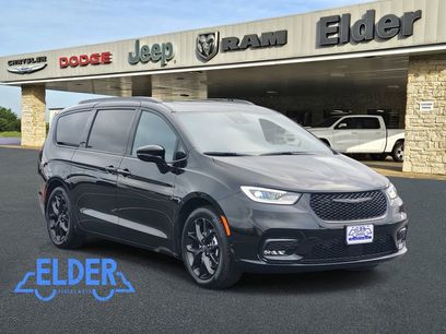 New 2026 Chrysler Pacifica Limited