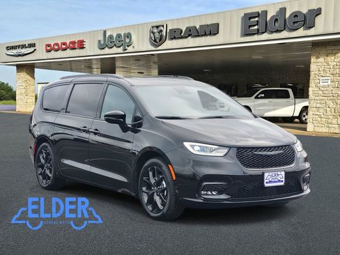 New 2026 Chrysler Pacifica Limited w/ S Appearance Package image 1