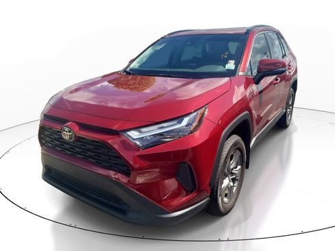 Used 2024 Toyota RAV4 XLE w/ Convenience Package FWD image 3