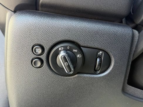 Used 2023 MINI Cooper 2-Door Hardtop FWD image 29