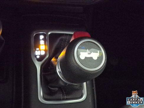 Used 2025 Jeep Wrangler Unlimited Sahara AWD/4WD image 19