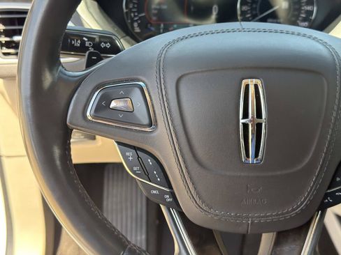 Used 2020 Lincoln MKZ Reserve w/ Monochromatic Package FWD image 24