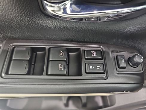 Used 2021 Nissan Titan PRO-4X w/ Pro-4x Convenience Package image 34