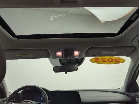 Used 2025 Hyundai Elantra SEL FWD image 25