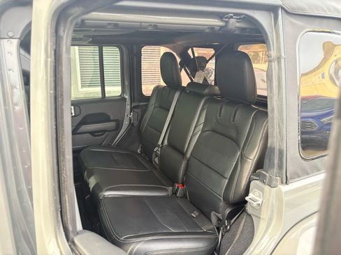 Used 2023 Jeep Wrangler Unlimited Sahara image 12