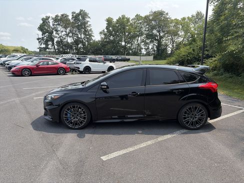 Used 2017 Ford Focus RS AWD/4WD image 8