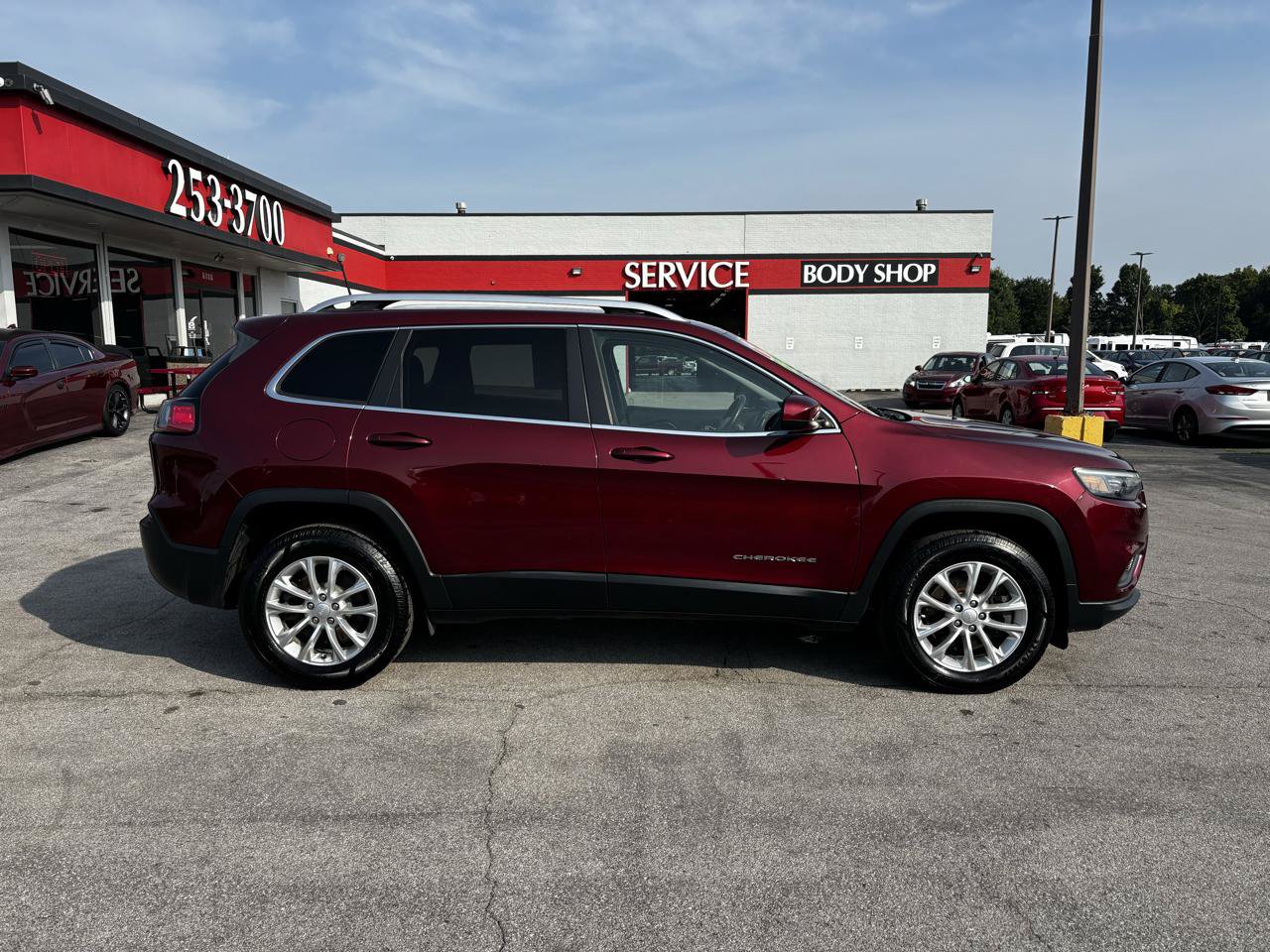 Used 2019 Jeep Cherokee Latitude w/ Popular Appearance Group AWD/4WD image 2