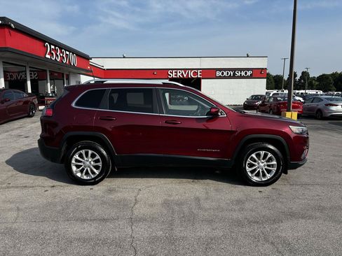 Used 2019 Jeep Cherokee Latitude w/ Popular Appearance Group AWD/4WD image 2