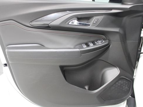 Used 2023 Chevrolet TrailBlazer RS w/ Convenience Package FWD image 12