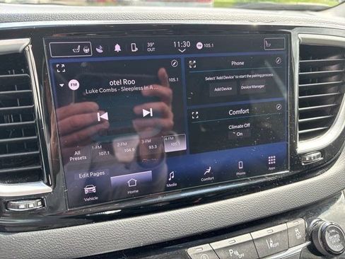 Used 2023 Chrysler Pacifica Touring-L FWD image 22