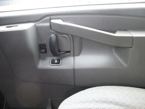 Used 2017 Chevrolet Express 2500 image 13