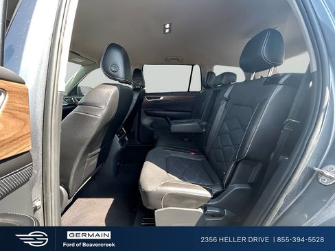 Used 2024 Volkswagen Atlas SE AWD/4WD image 24