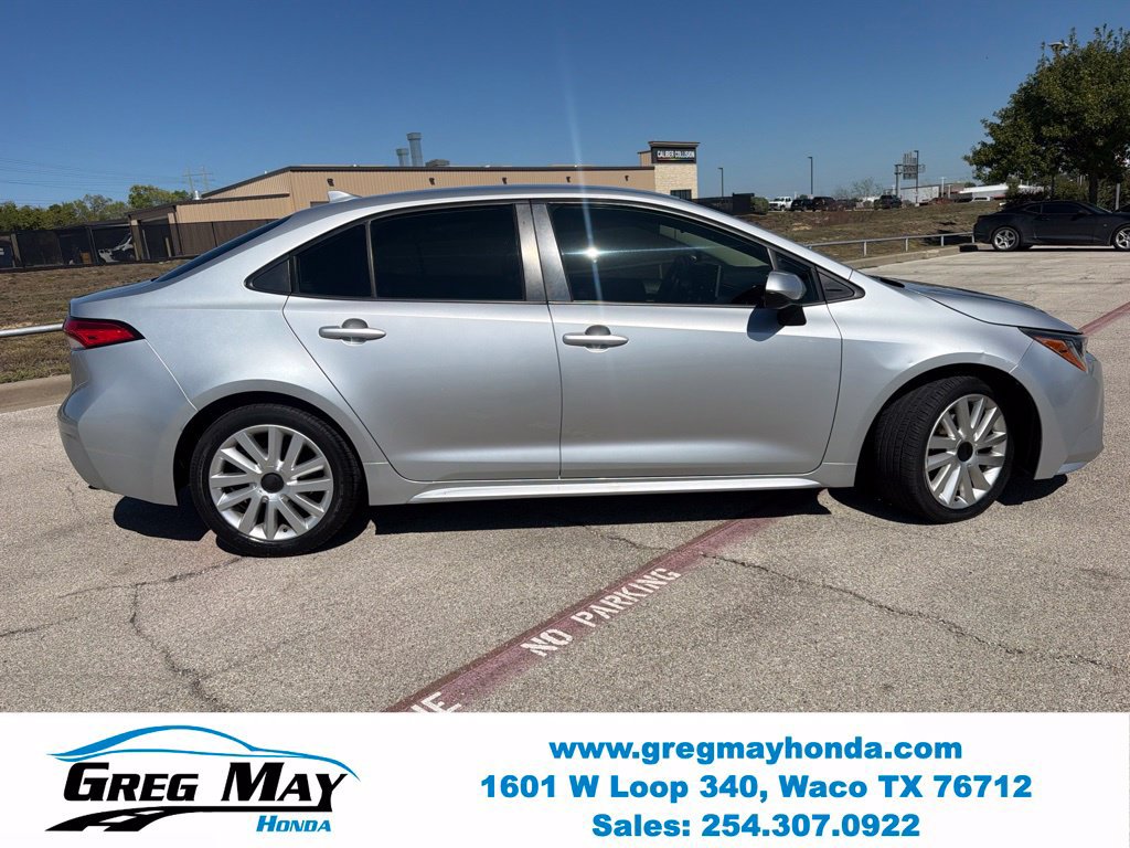 Used 2021 Toyota Corolla LE FWD image 2