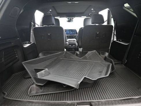 Used 2026 Chevrolet Traverse High Country w/ LPO, Floor Liner Package AWD/4WD image 18