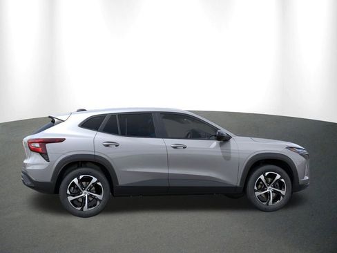 New 2026 Chevrolet Trax RS w/ Driver Confidence Package FWD image 7