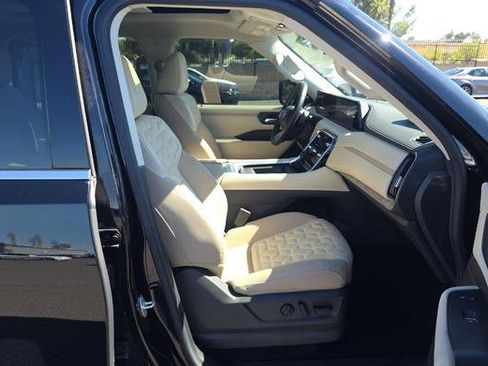 Used 2025 Nissan Armada Platinum image 6