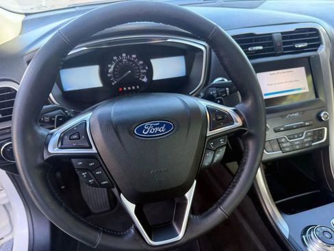 Used 2019 Ford Fusion SEL image 12