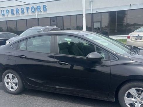 Used 2018 Chevrolet Cruze LS FWD image 3