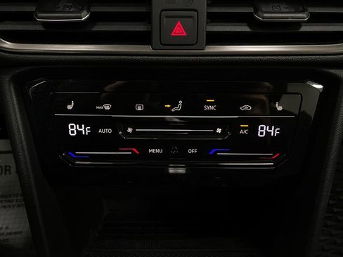 Certified 2025 Volkswagen Taos SE image 22
