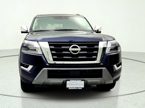 Used 2024 Nissan Armada Platinum w/ Captain's Chairs Package RWD image 2