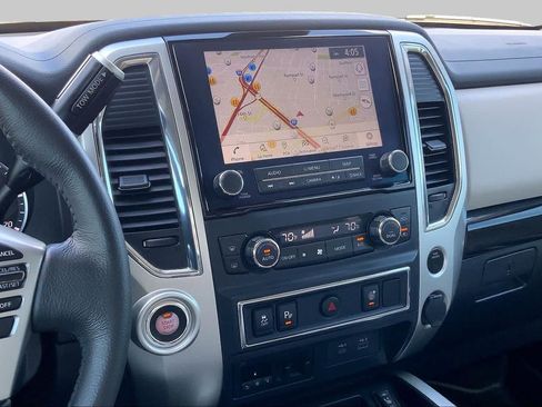 Used 2020 Nissan Titan SV w/ SV Convenience Package RWD image 7