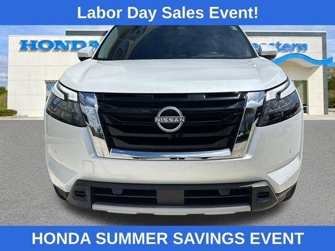 Used 2025 Nissan Pathfinder Platinum w/ Cargo Package FWD image 2