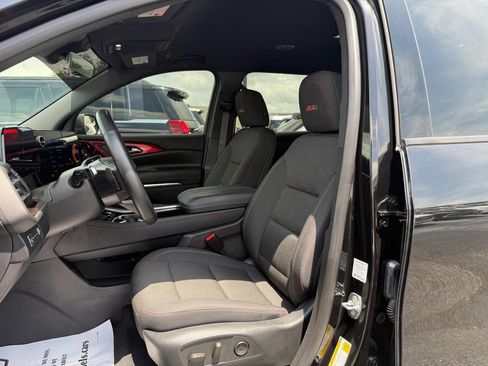 Used 2024 Chevrolet Traverse Z71 AWD/4WD image 12