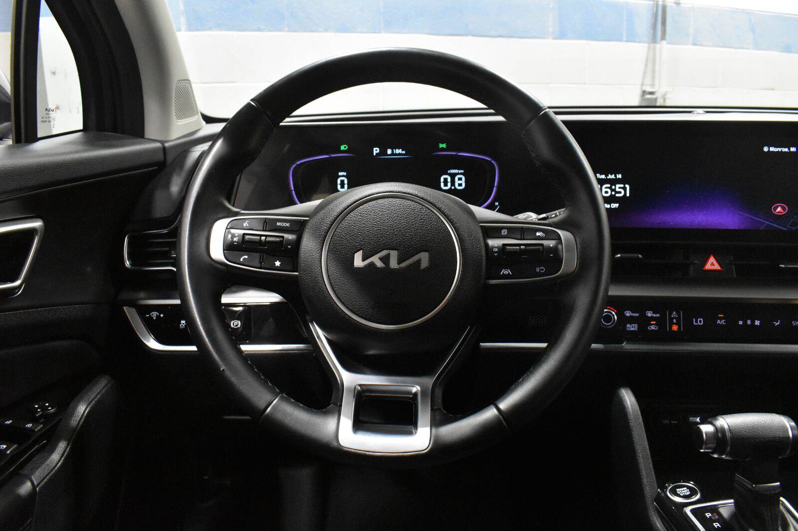 Used 2024 Kia Sportage EX FWD image 9