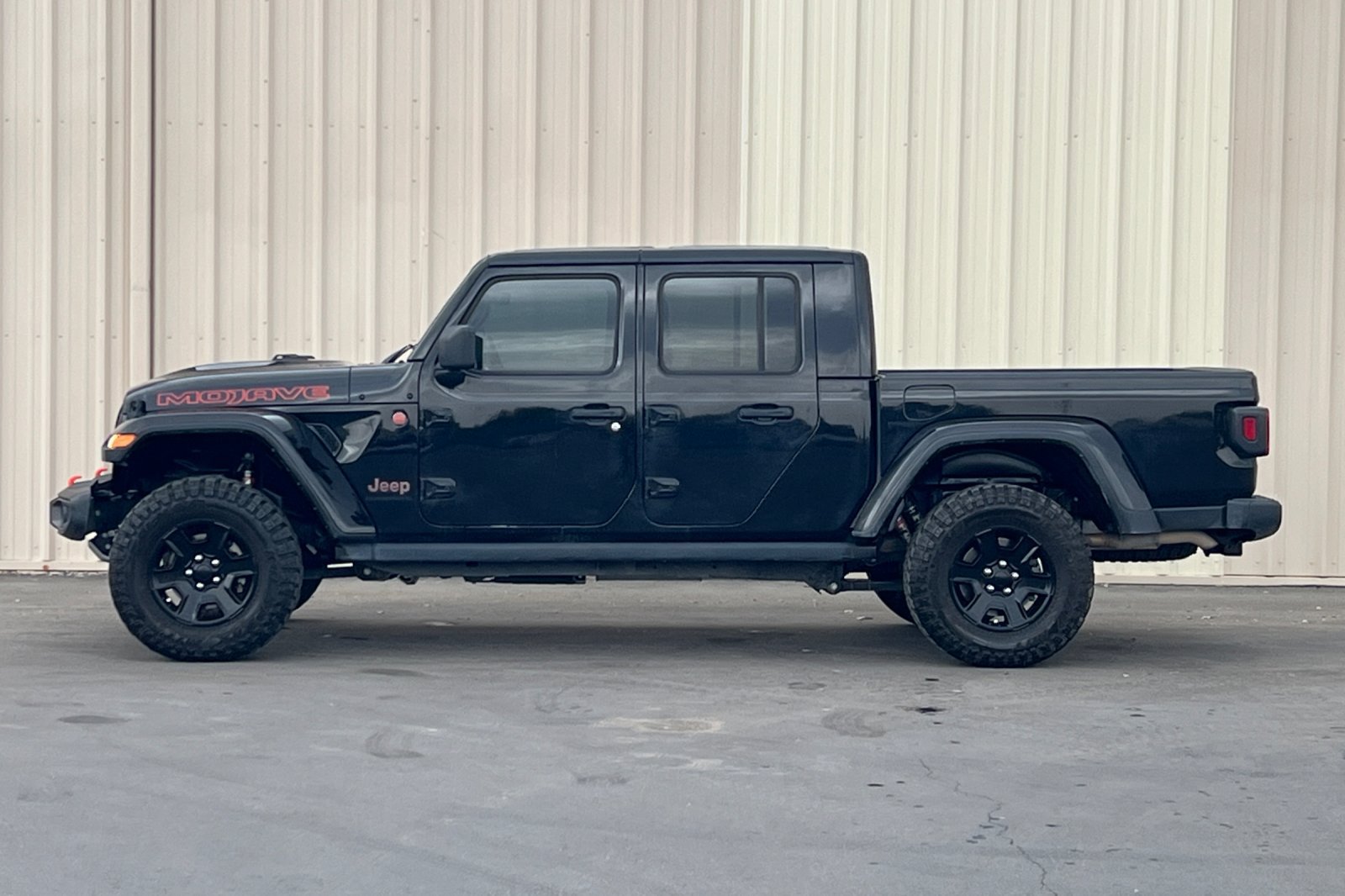 Used 2023 Jeep Gladiator Mojave w/ Cold Weather Group AWD/4WD image 10