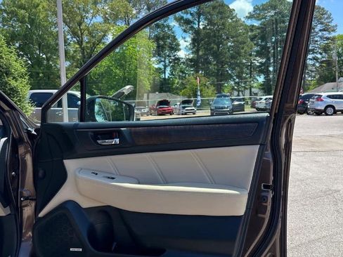 Used 2019 Subaru Outback 3.6R Limited AWD/4WD image 12