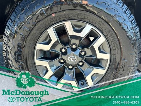 Used 2020 Toyota Tacoma TRD Off-Road w/ Technology Package AWD/4WD image 20