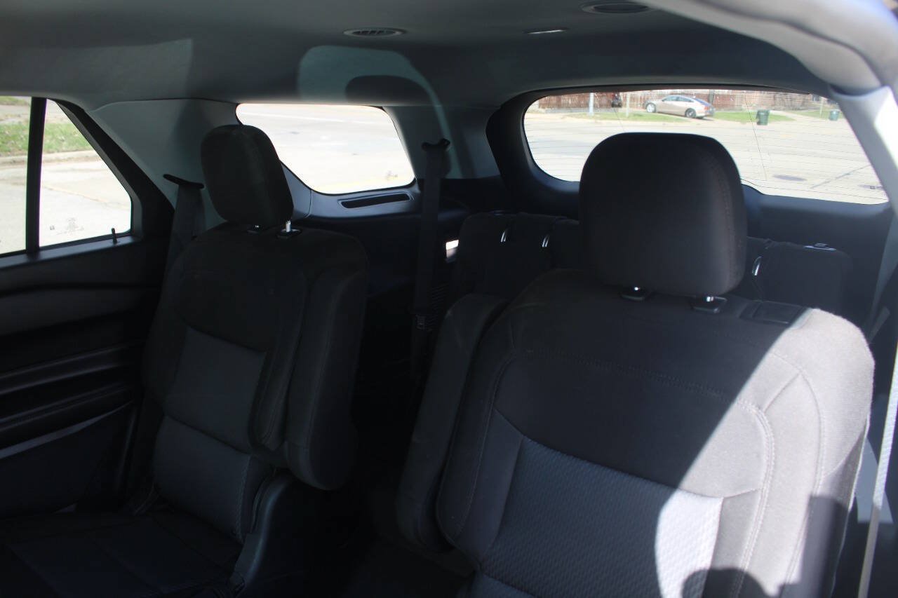 Used 2022 Ford Explorer XLT AWD/4WD image 17