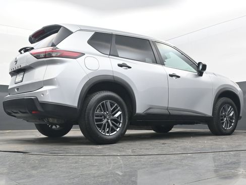 Used 2024 Nissan Rogue S image 30