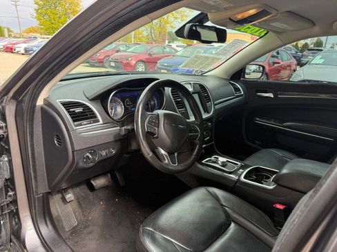 Used 2016 Chrysler 300 Limited image 10