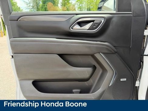 Used 2022 GMC Yukon XL AT4 w/ Technology Package AWD/4WD image 13